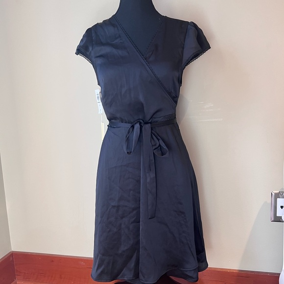 Wilfred Mademoiselle Wrap Dress - Picture 2 of 9